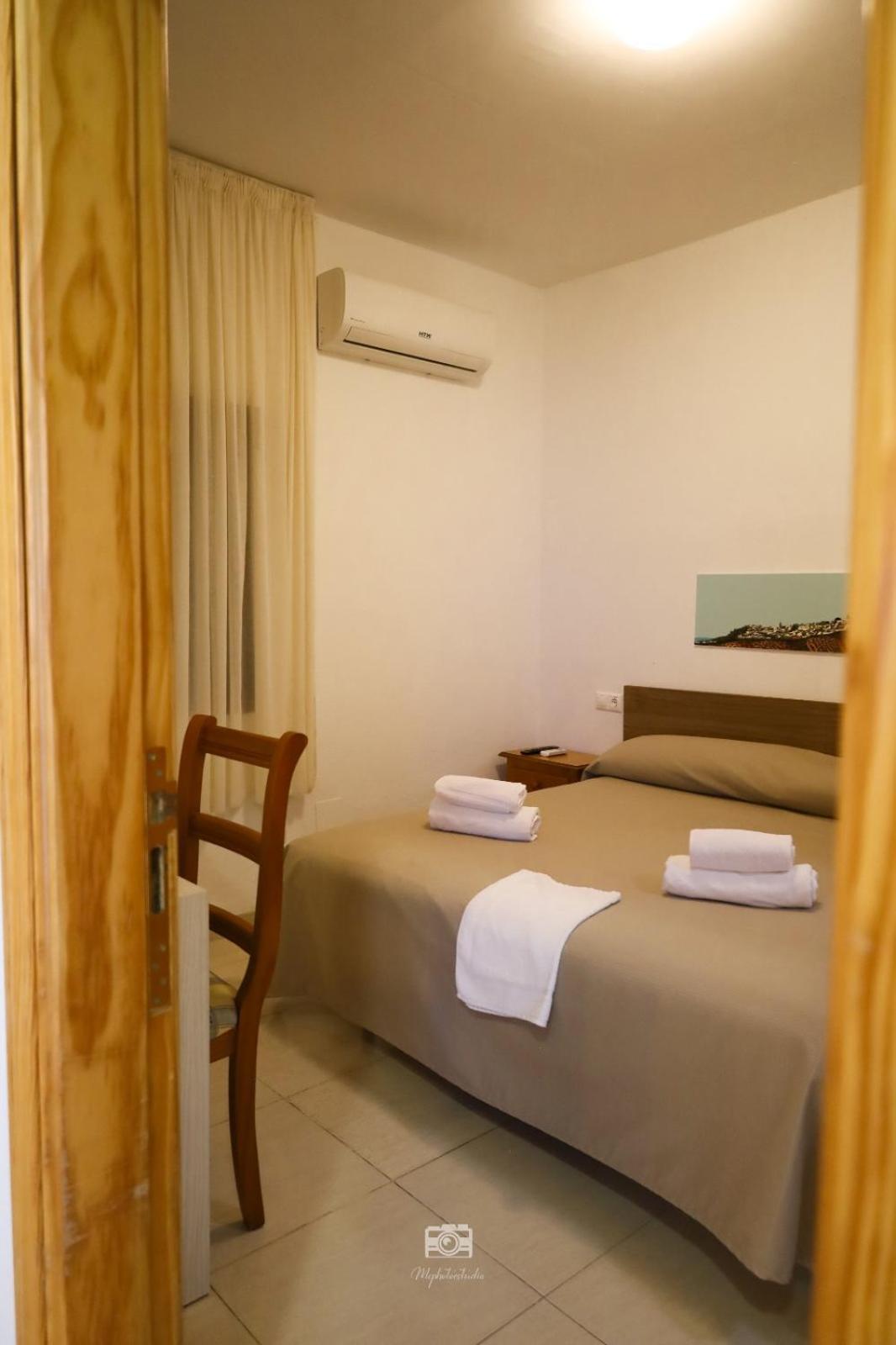 Hospedium Dlj Hostal Ben Nassar Arjona Kültér fotó